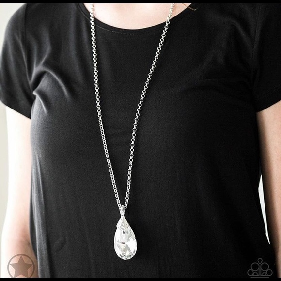 NWOT Paparazzi Spellbinding Sparkle White Necklace - Picture 4 of 4